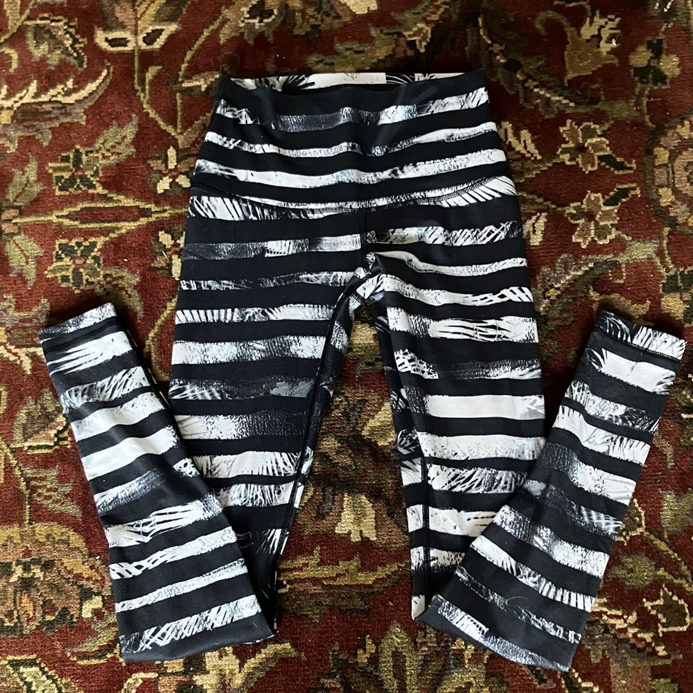 LULULEMON FULL LENGTH TIGHTS/LEGGINGS SMALL